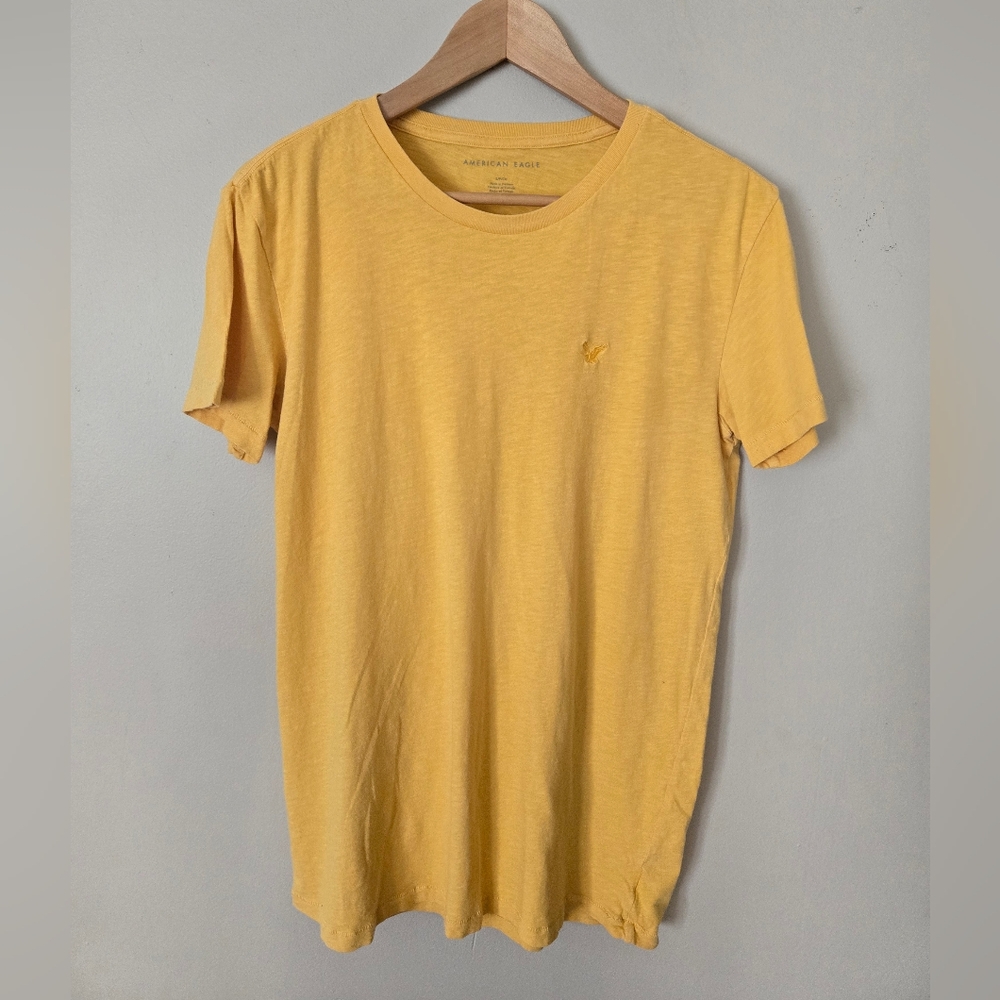 American Eagle Outfitters Men's Mustard Short Sleeve Tee